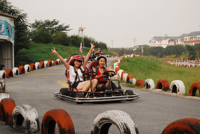 團(tuán)建好去處 綠光農(nóng)場--卡丁車