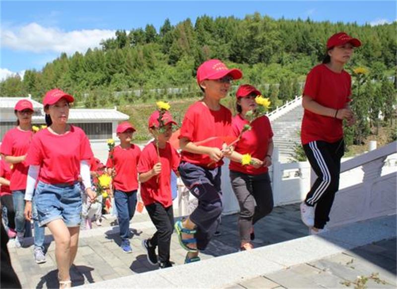 紅色夏令營(yíng) 紅色夏令營(yíng)