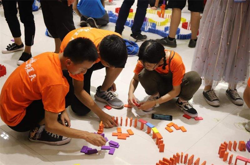 多米諾骨牌團建活動 多米諾骨牌