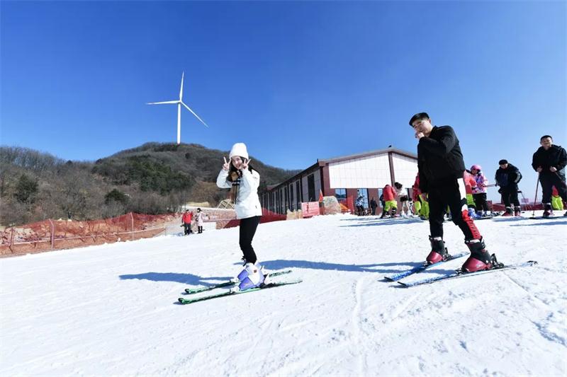 旅游團(tuán)建活動 冬季滑雪旅游團(tuán)建