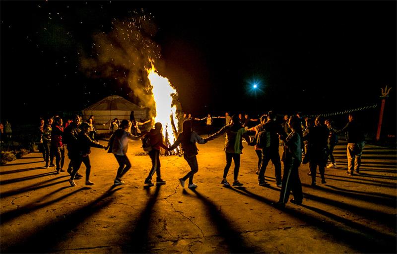 1630028843908702.jpg 篝火晚會(huì).jpg