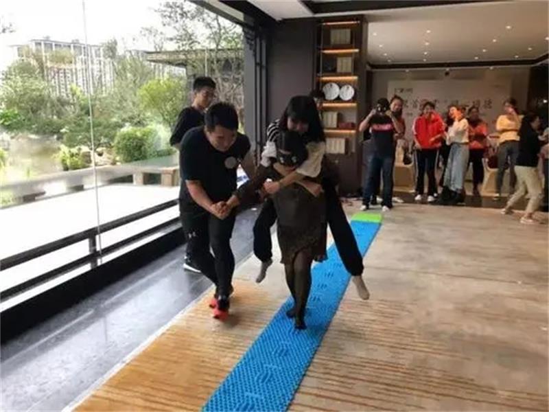 1630451112953024.jpg 室內(nèi)團(tuán)建活動.jpg